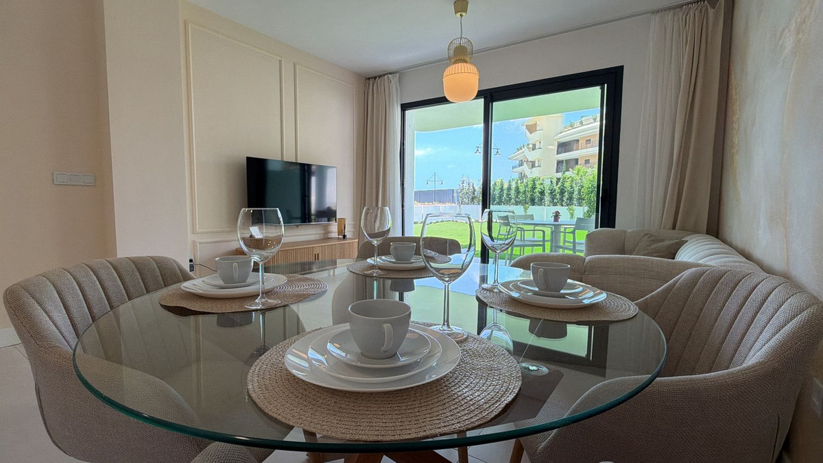2 Bed Apartment for sale in Fuengirola Costa Del Sol, Málaga, Spain