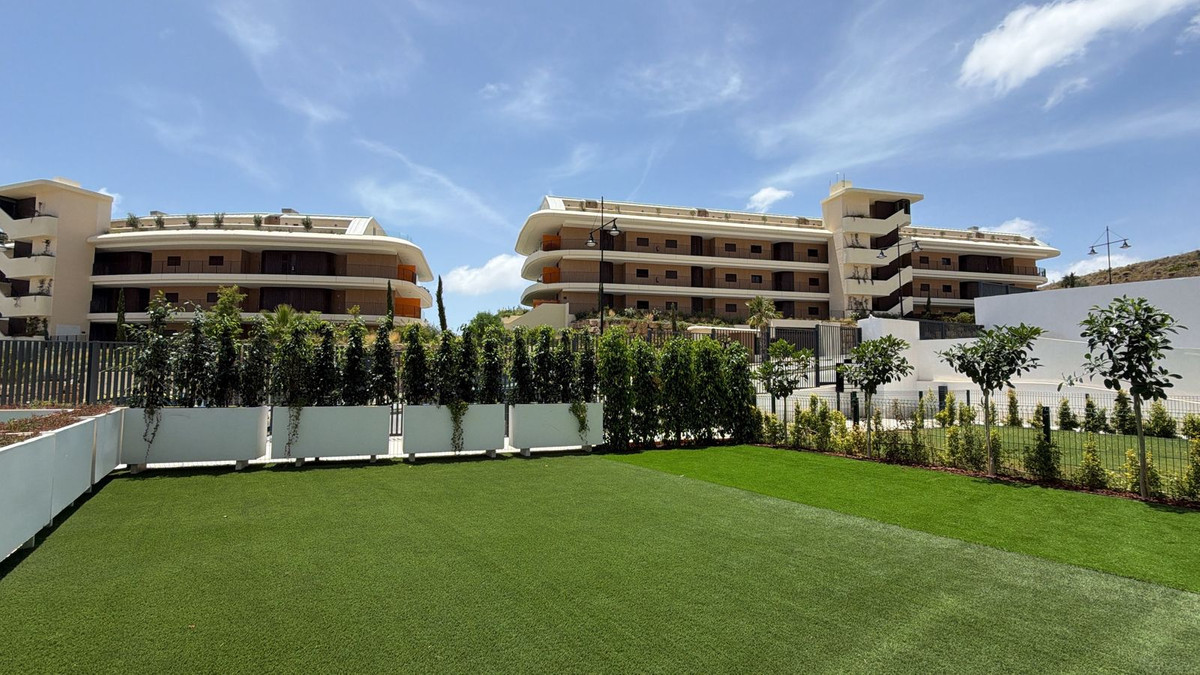 2 Bed Apartment for sale in Fuengirola Costa Del Sol, Málaga, Spain
