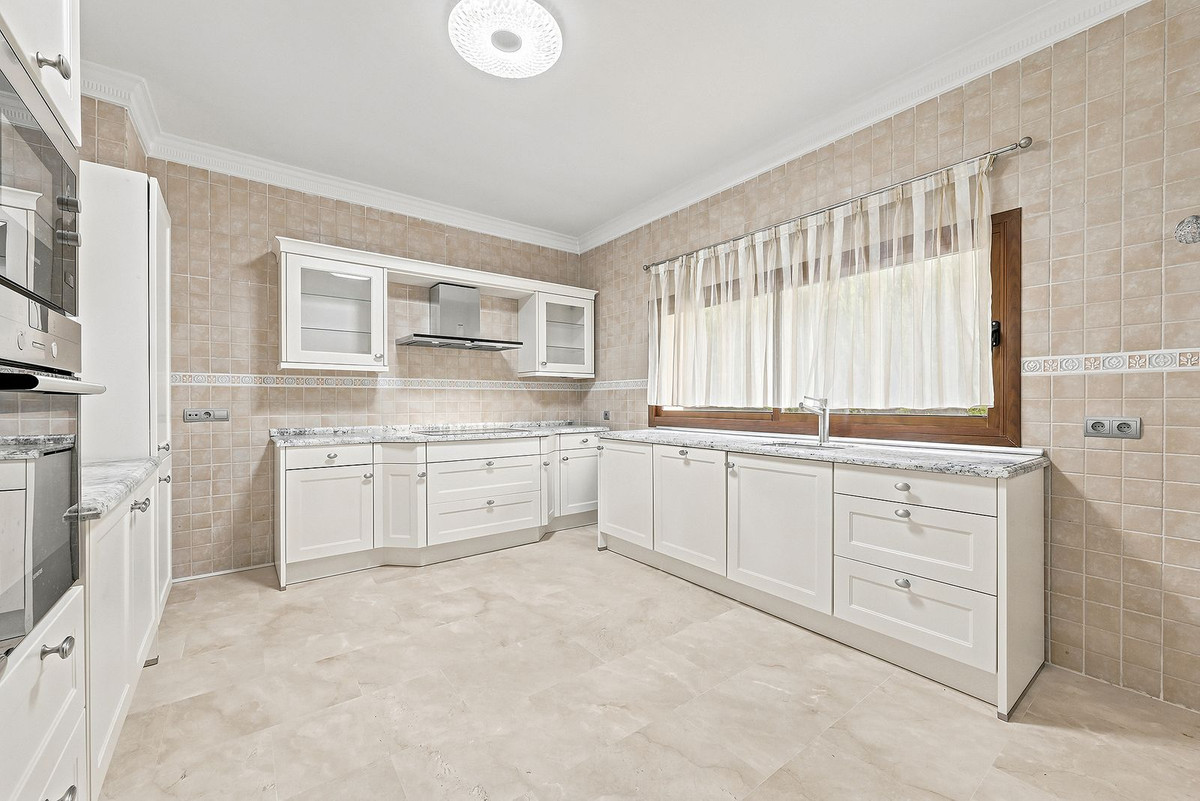 4 Bed Townhouse for sale in Hacienda Las Chapas Costa Del Sol, Málaga, Spain