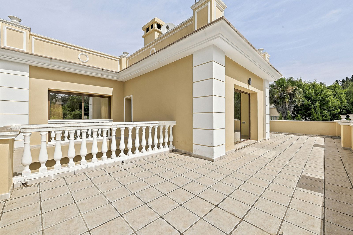 4 Bed Townhouse for sale in Hacienda Las Chapas Costa Del Sol, Málaga, Spain