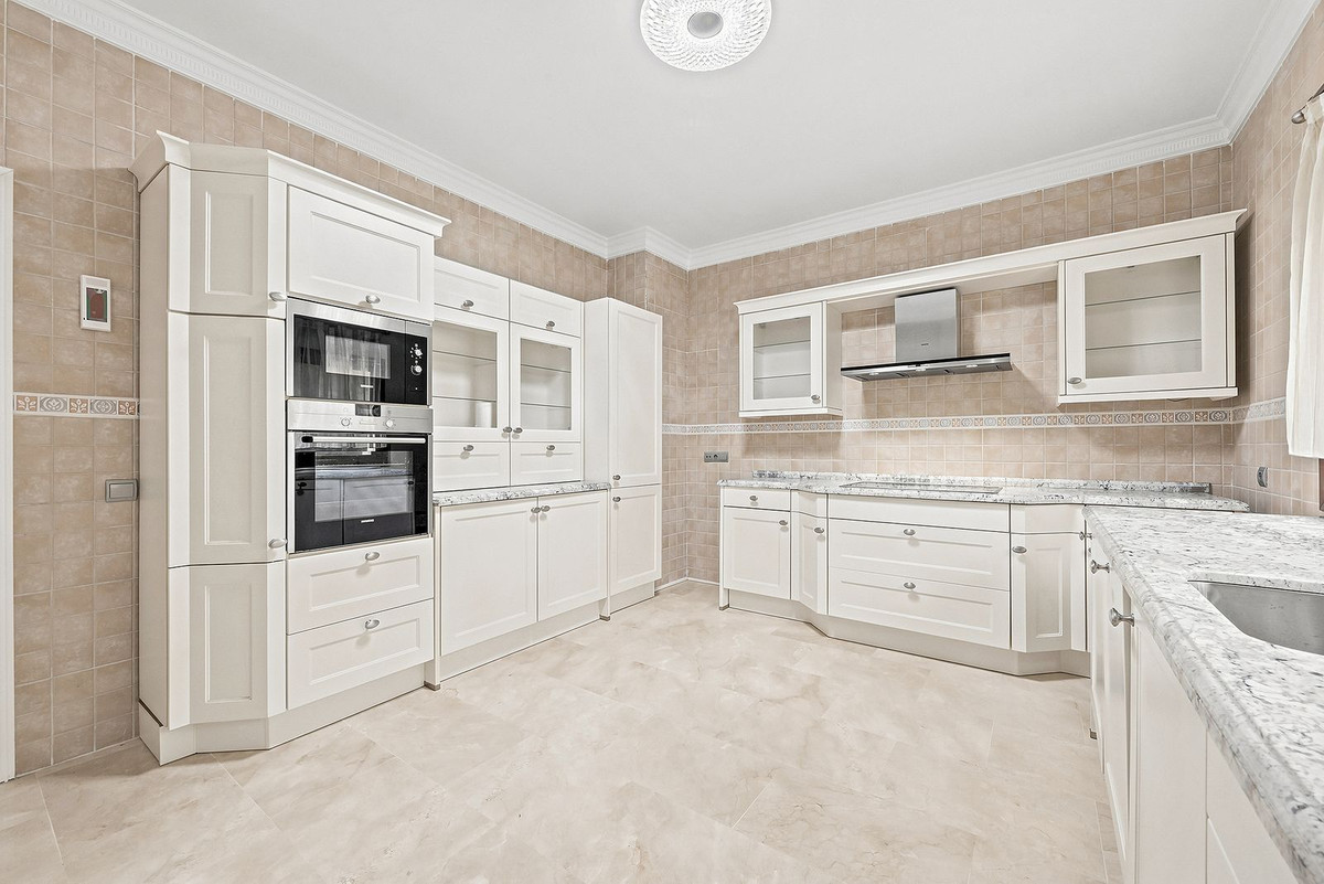 4 Bed Townhouse for sale in Hacienda Las Chapas Costa Del Sol, Málaga, Spain