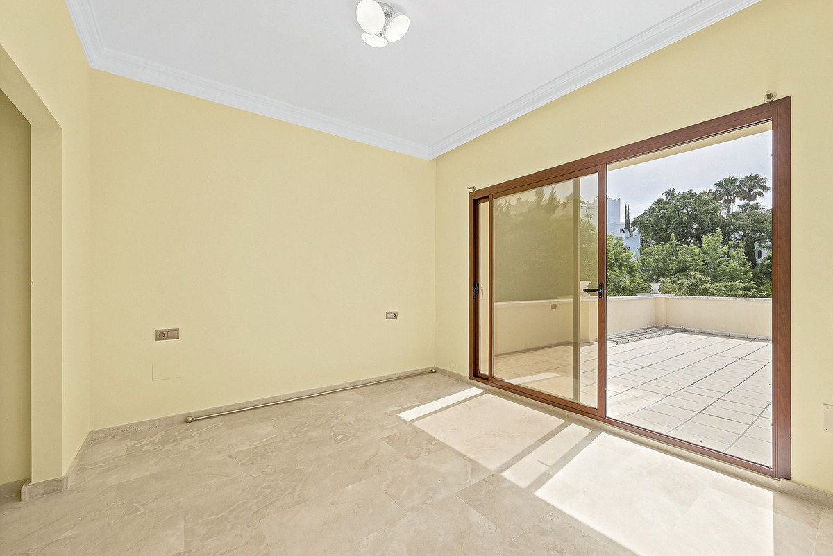 4 Bed Townhouse for sale in Hacienda Las Chapas Costa Del Sol, Málaga, Spain
