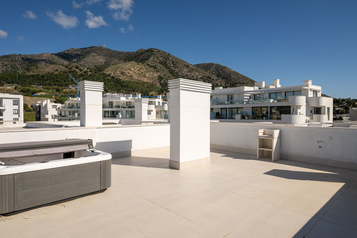3 Bed Apartment for sale in Fuengirola Costa Del Sol, Málaga, Spain