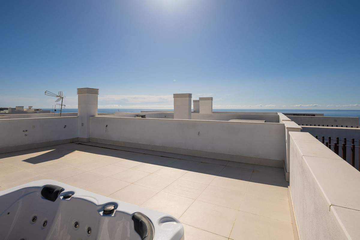 3 Bed Apartment for sale in Fuengirola Costa Del Sol, Málaga, Spain
