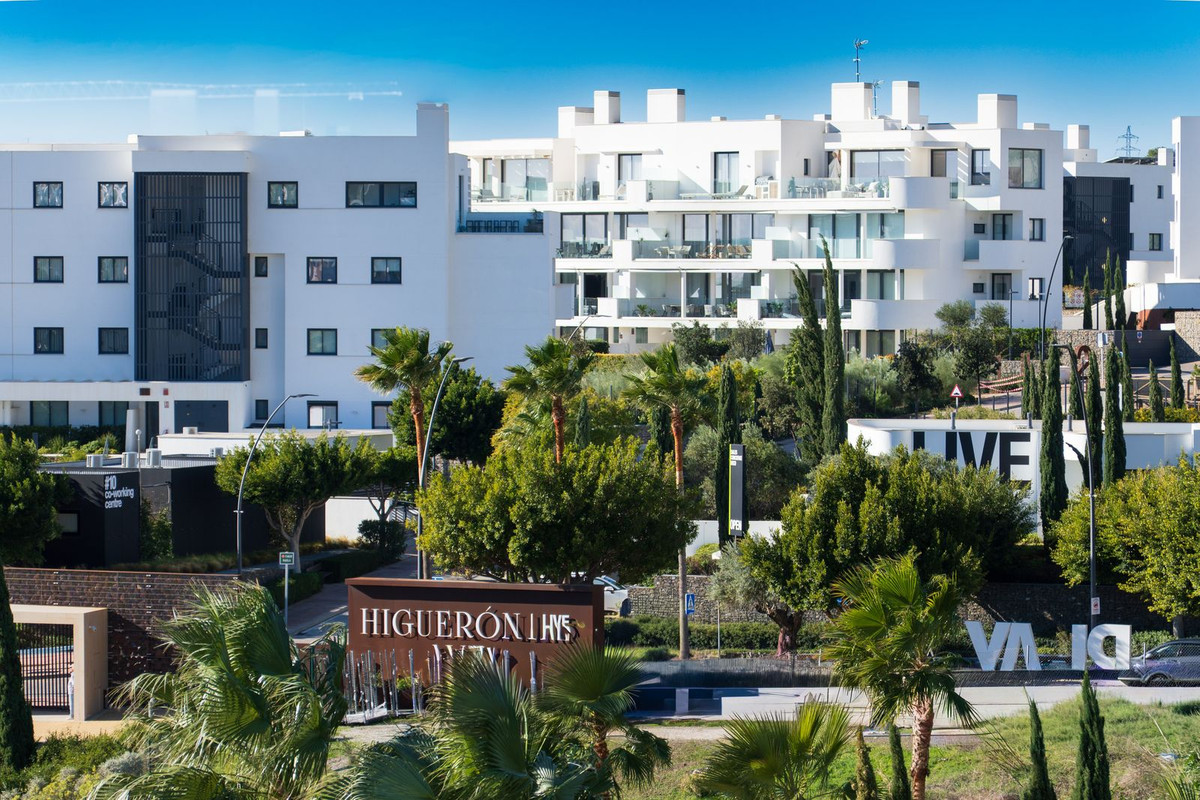 3 Bed Apartment for sale in Fuengirola Costa Del Sol, Málaga, Spain