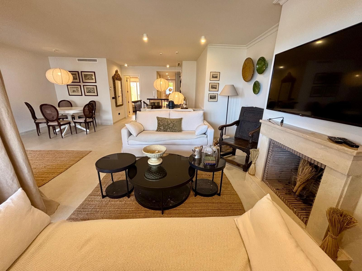 3 Bed Apartment for sale in Aloha Costa Del Sol, Málaga, Spain