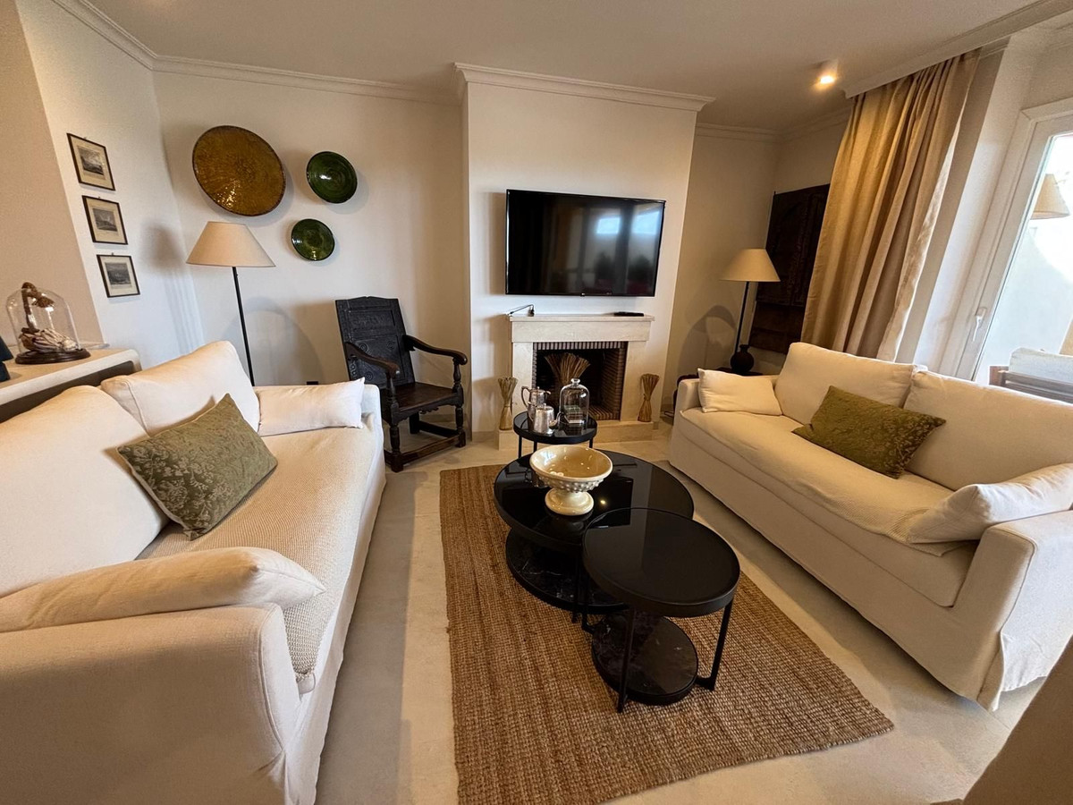 3 Bed Apartment for sale in Aloha Costa Del Sol, Málaga, Spain