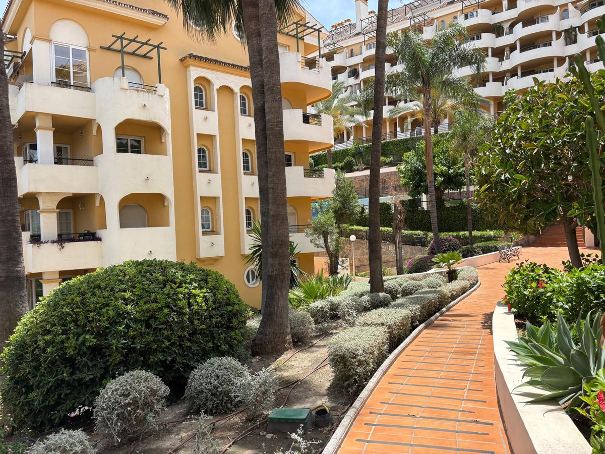 3 Bed Apartment for sale in Aloha Costa Del Sol, Málaga, Spain