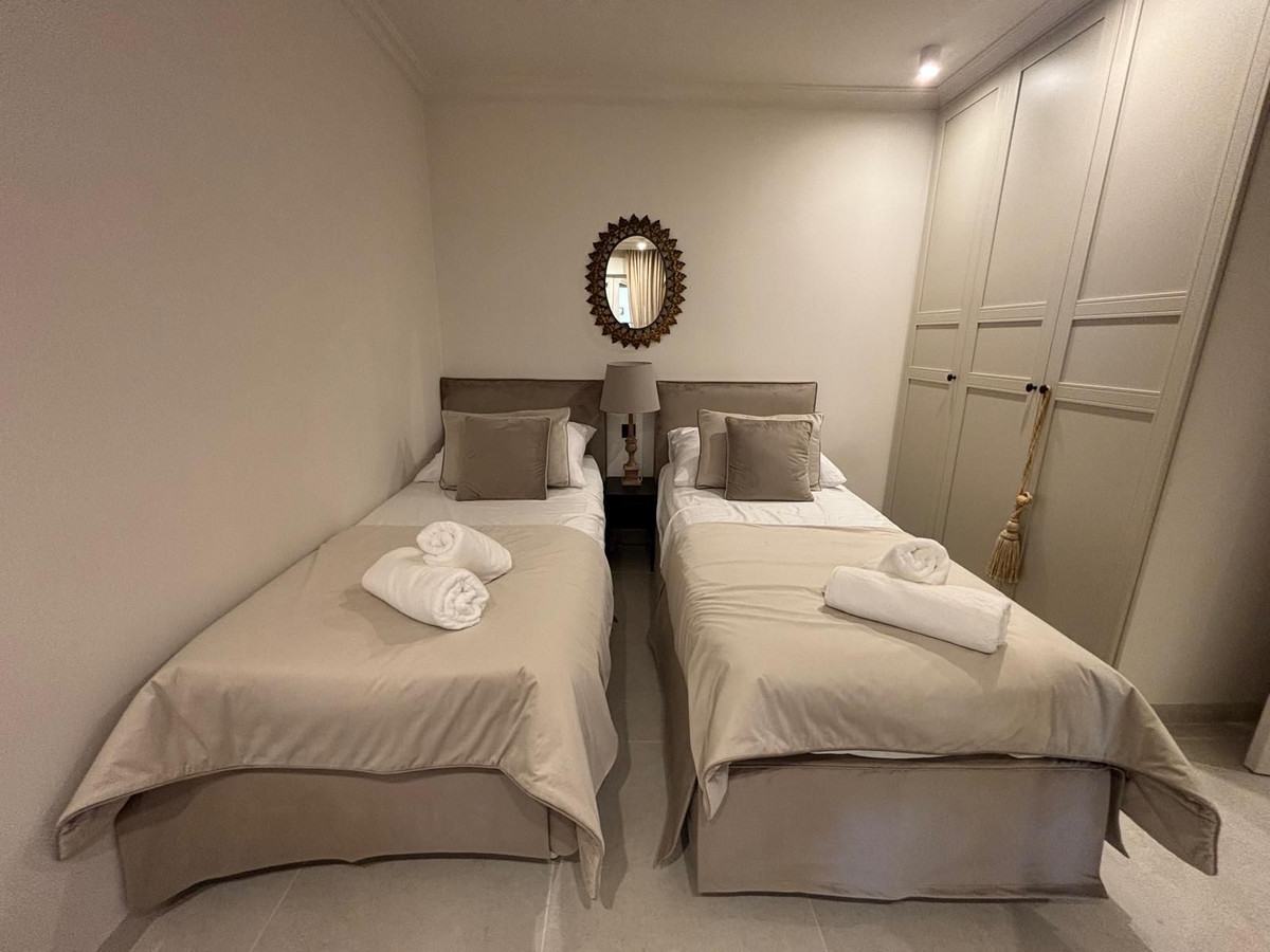 3 Bed Apartment for sale in Aloha Costa Del Sol, Málaga, Spain