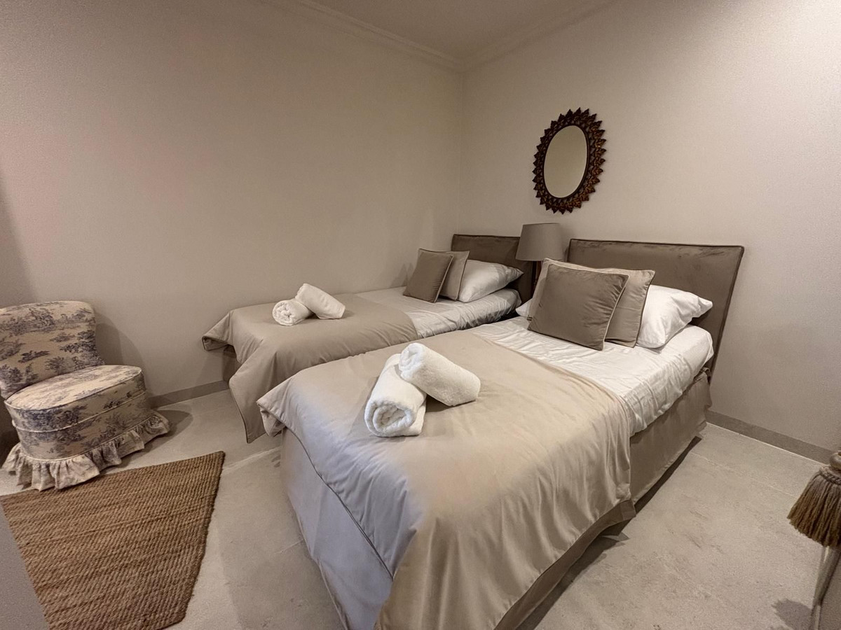 3 Bed Apartment for sale in Aloha Costa Del Sol, Málaga, Spain