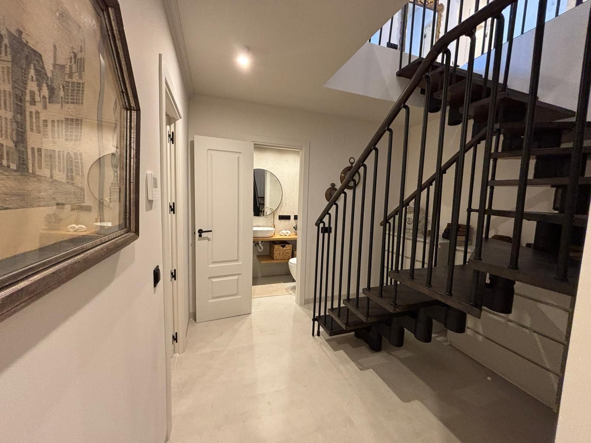 3 Bed Apartment for sale in Aloha Costa Del Sol, Málaga, Spain