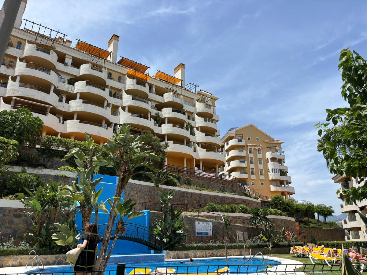 3 Bed Apartment for sale in Aloha Costa Del Sol, Málaga, Spain