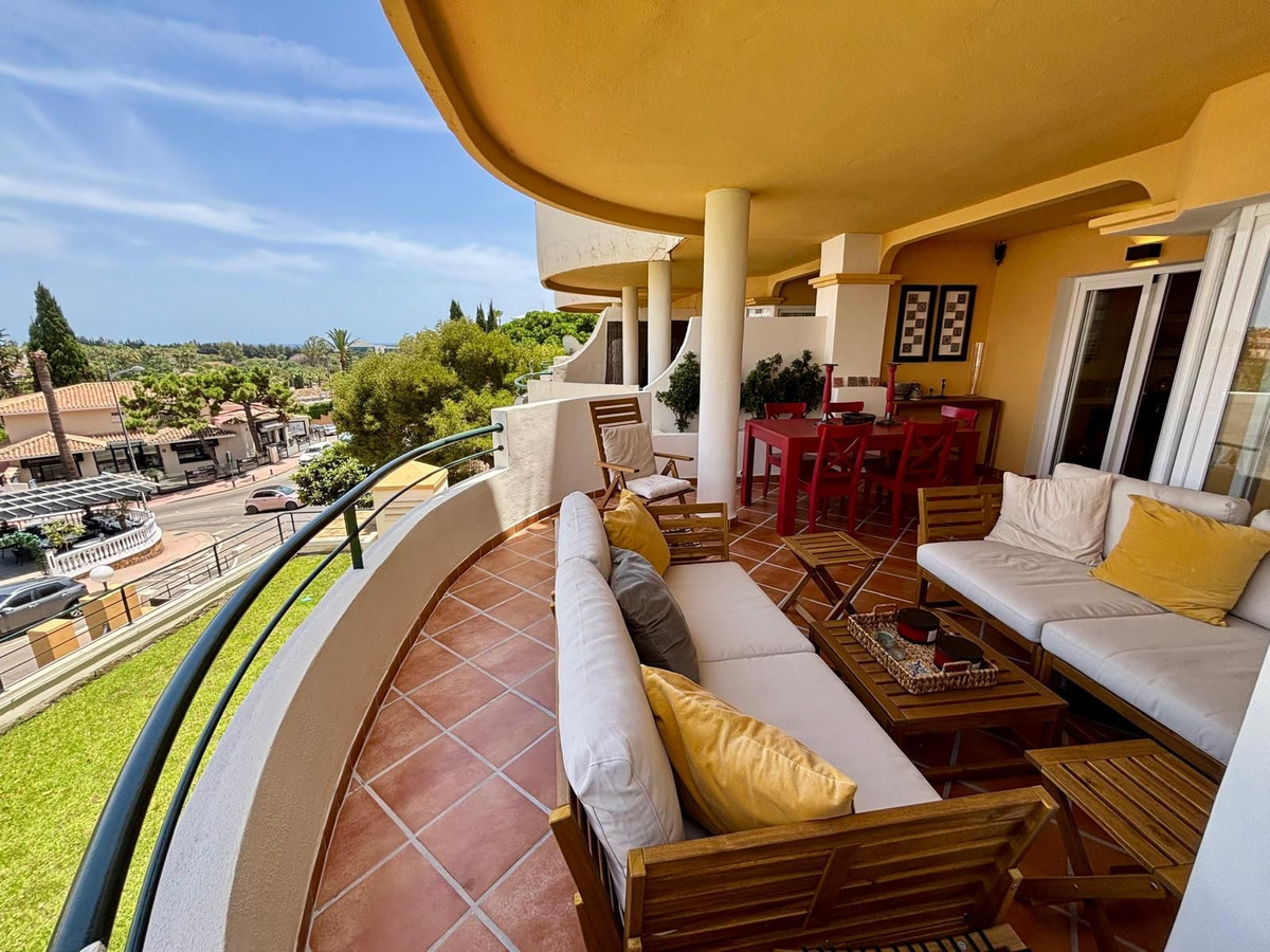 3 Bed Apartment for sale in Aloha Costa Del Sol, Málaga, Spain