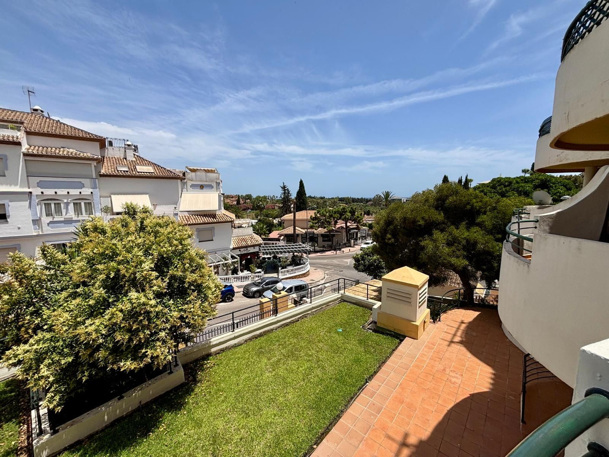 3 Bed Apartment for sale in Aloha Costa Del Sol, Málaga, Spain