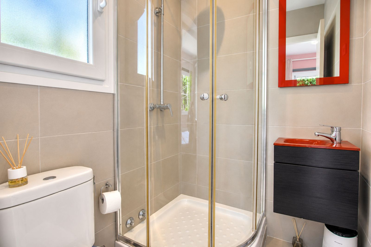 Se vende Villa - Chalet de 2 dormitorios en Costa Del Sol, Málaga, España