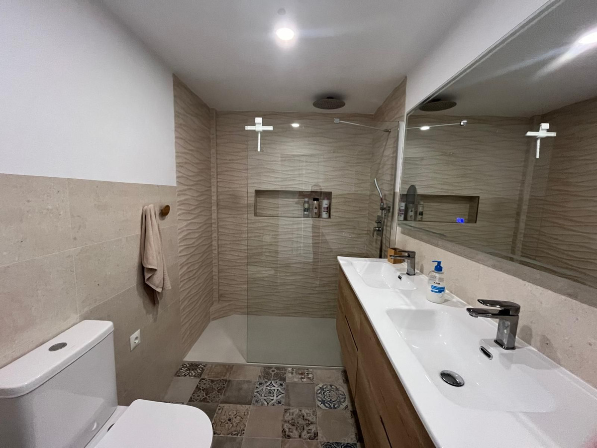 3 Bed Apartment for sale in Estepona Costa Del Sol, Málaga, Spain