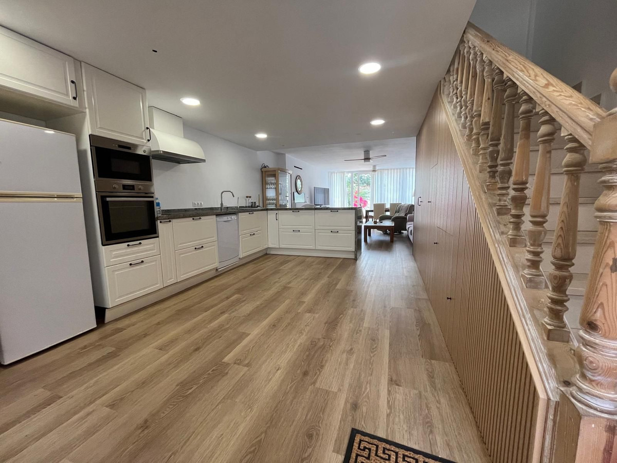 3 Bed Apartment for sale in Estepona Costa Del Sol, Málaga, Spain