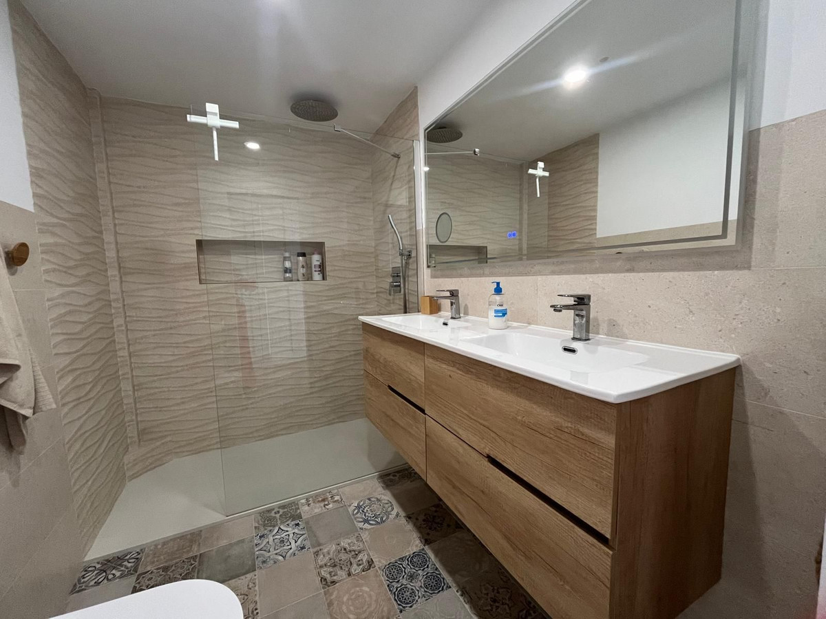 3 Bed Apartment for sale in Estepona Costa Del Sol, Málaga, Spain