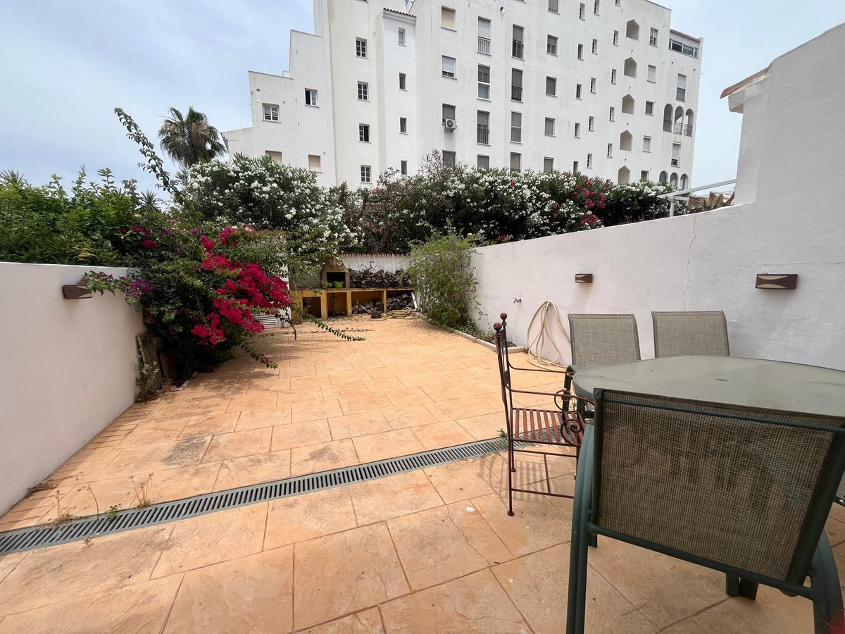 3 Bed Apartment for sale in Estepona Costa Del Sol, Málaga, Spain