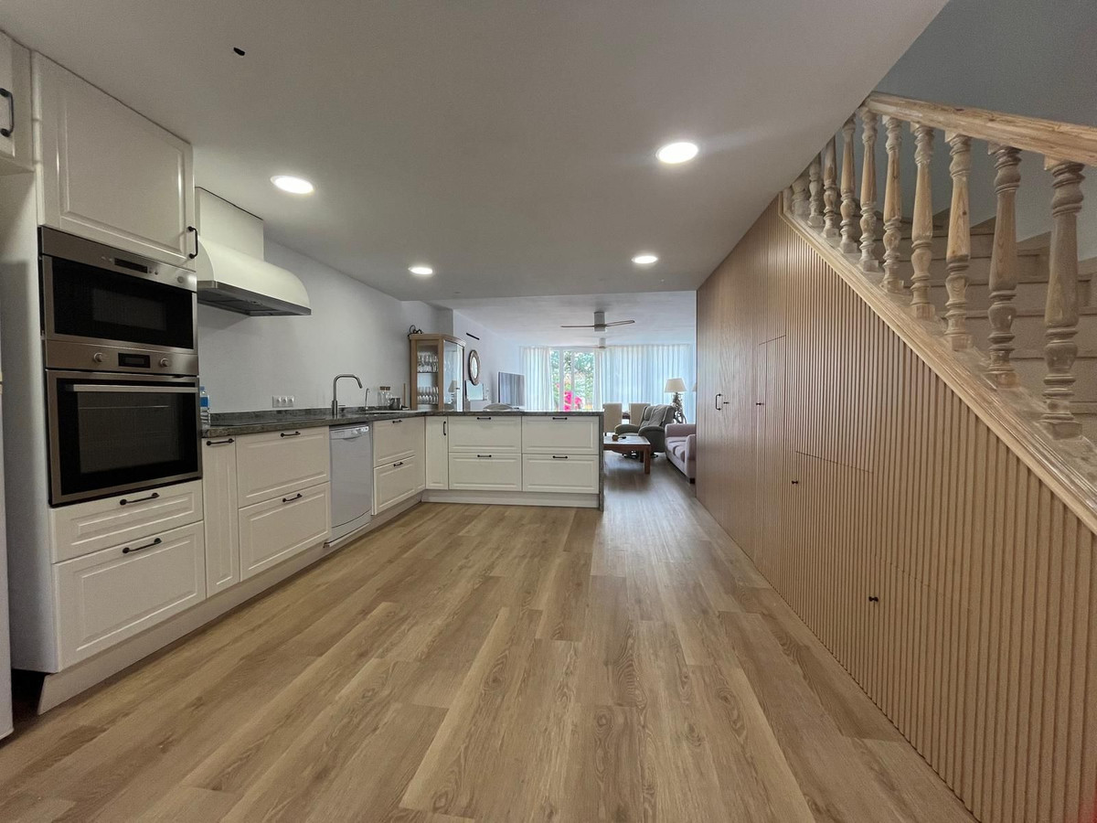 3 Bed Apartment for sale in Estepona Costa Del Sol, Málaga, Spain