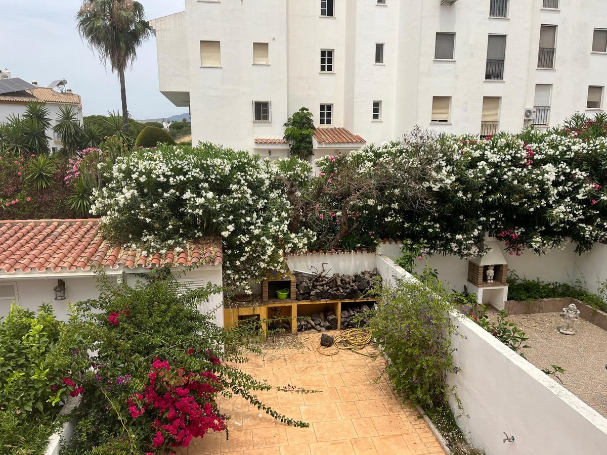 3 Bed Apartment for sale in Estepona Costa Del Sol, Málaga, Spain