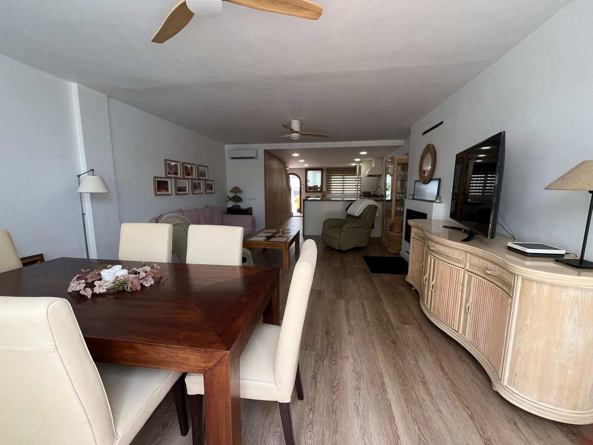 3 Bed Apartment for sale in Estepona Costa Del Sol, Málaga, Spain