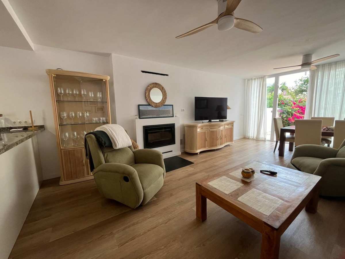 3 Bed Apartment for sale in Estepona Costa Del Sol, Málaga, Spain
