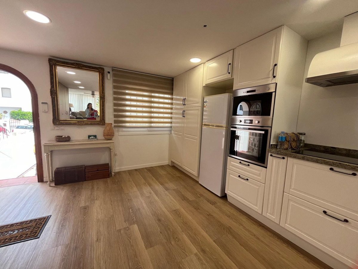 3 Bed Apartment for sale in Estepona Costa Del Sol, Málaga, Spain