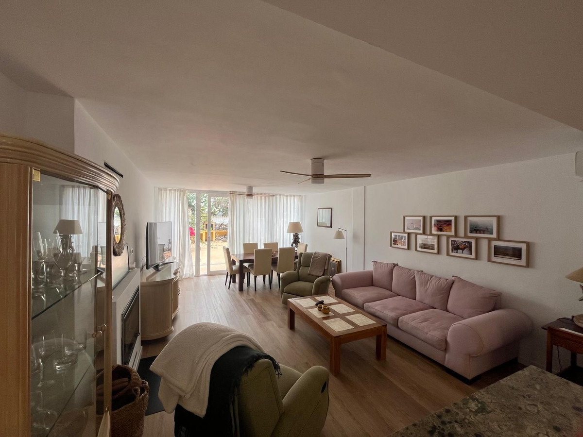 3 Bed Apartment for sale in Estepona Costa Del Sol, Málaga, Spain