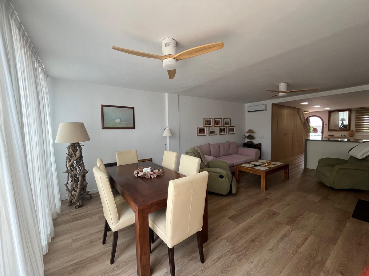 3 Bed Apartment for sale in Estepona Costa Del Sol, Málaga, Spain