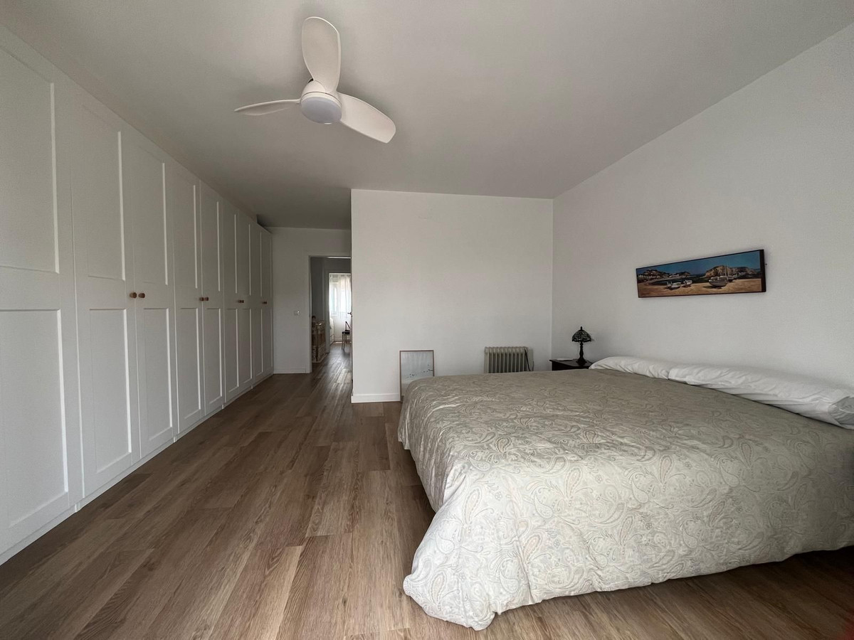 3 Bed Apartment for sale in Estepona Costa Del Sol, Málaga, Spain