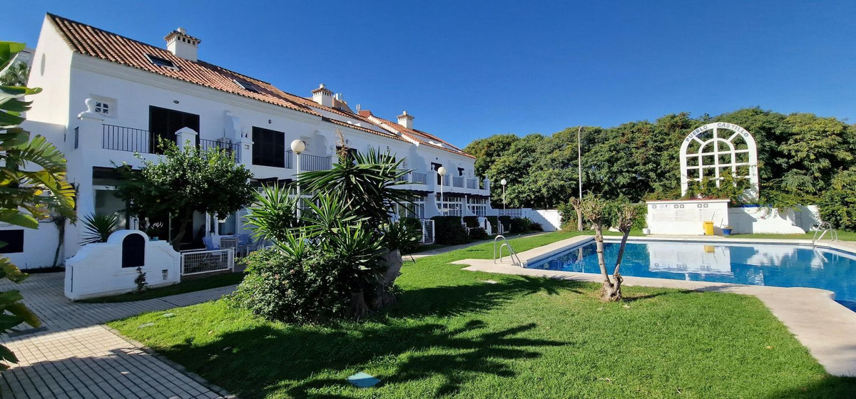 3 Bed Apartment for sale in Fuengirola Costa Del Sol, Málaga, Spain