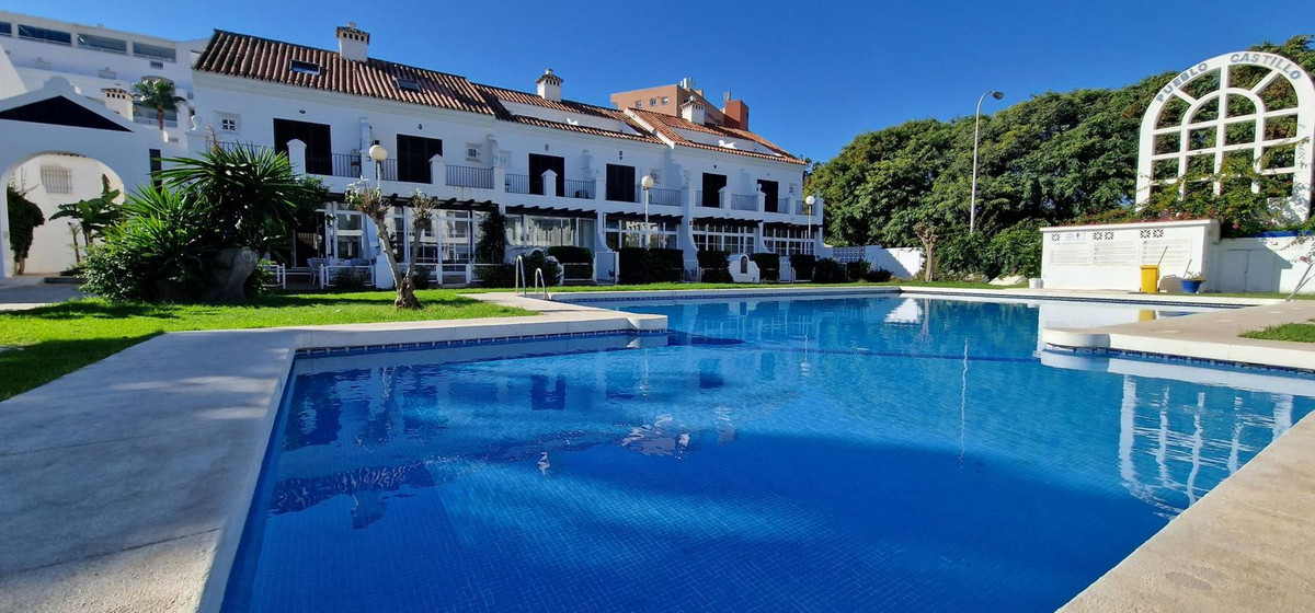 3 Bed Apartment for sale in Fuengirola Costa Del Sol, Málaga, Spain