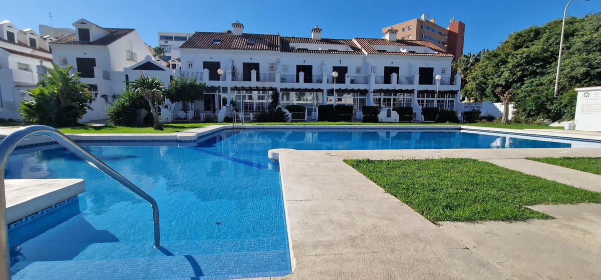 3 Bed Apartment for sale in Fuengirola Costa Del Sol, Málaga, Spain