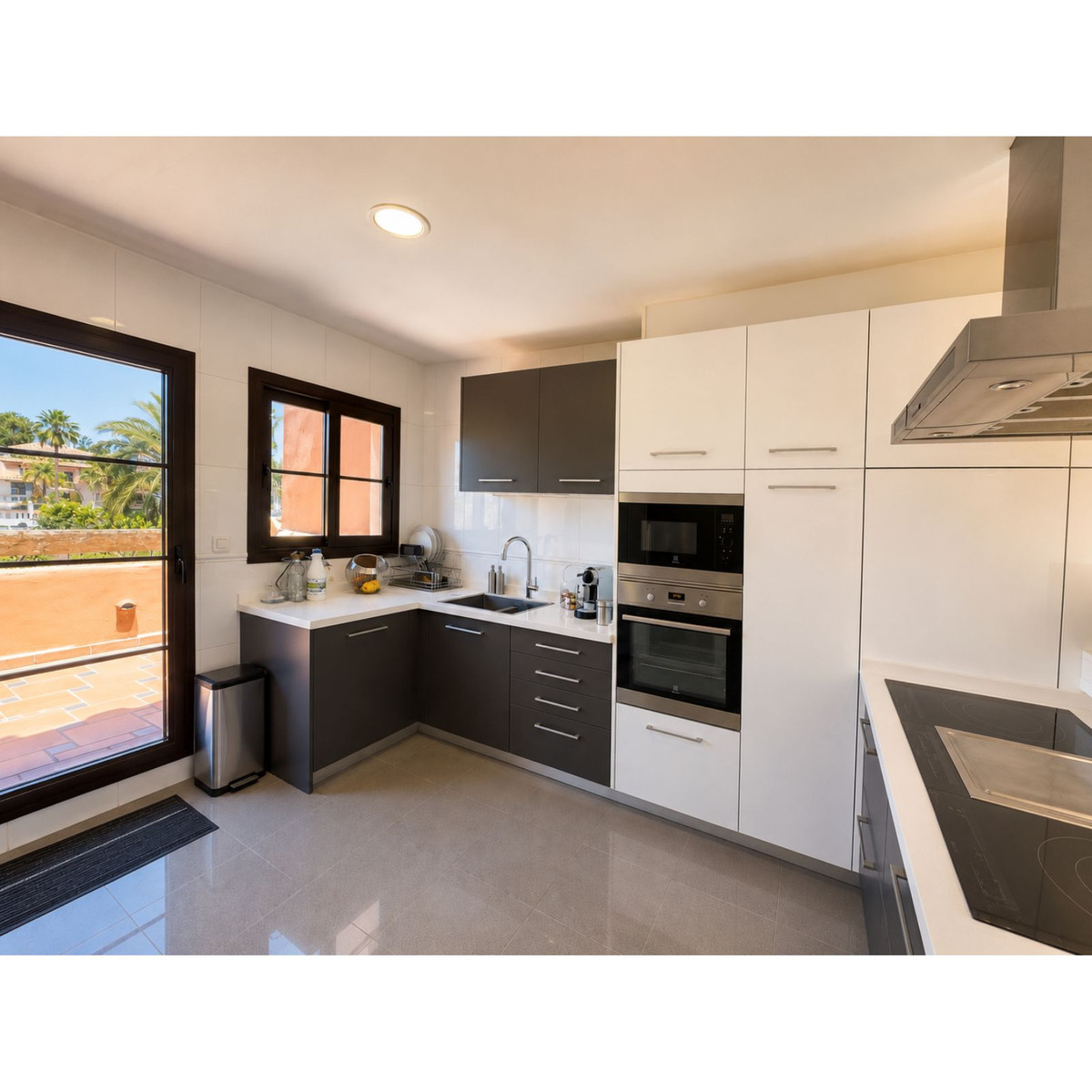 3 Bed Apartment for sale in Estepona Costa Del Sol, Málaga, Spain