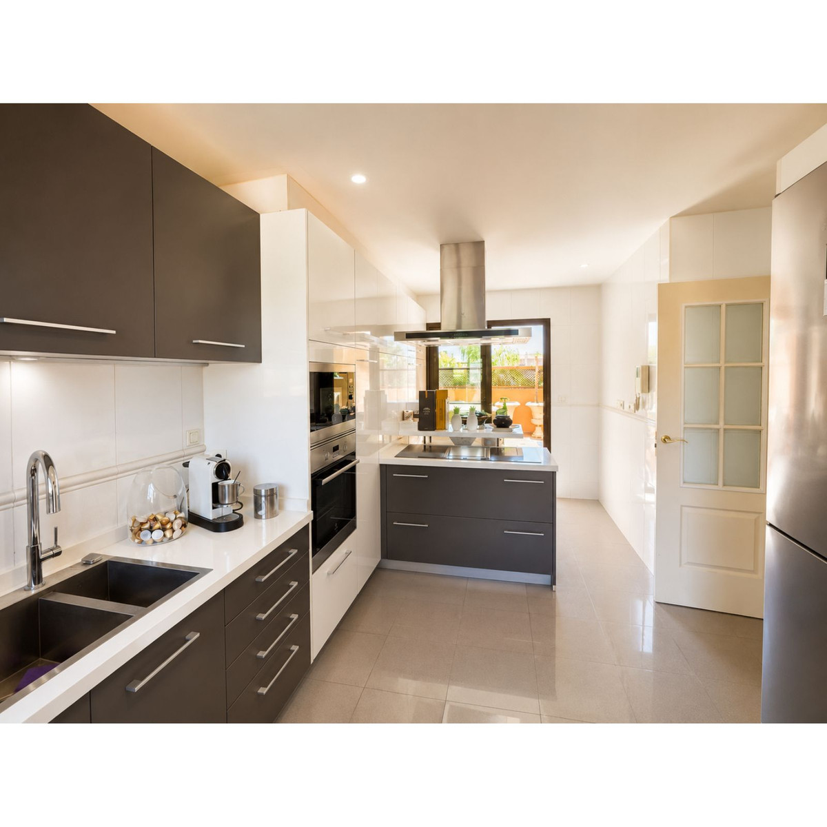 3 Bed Apartment for sale in Estepona Costa Del Sol, Málaga, Spain