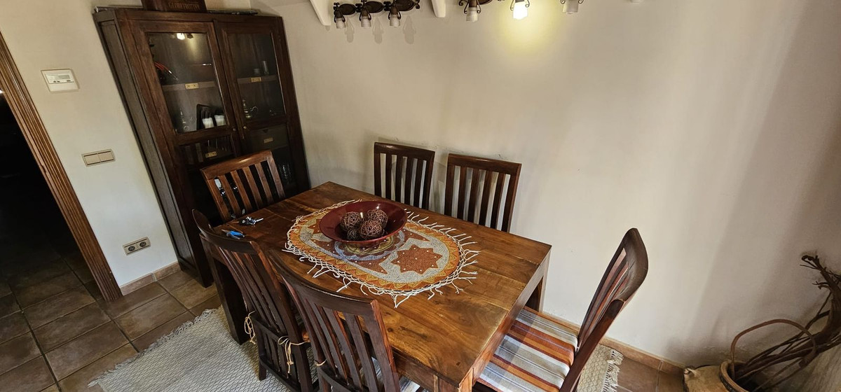 5 Bed Townhouse for sale in El Rosario Costa Del Sol, Málaga, Spain