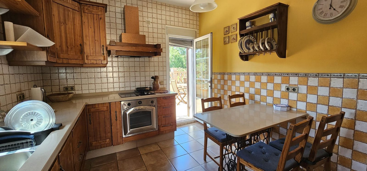 5 Bed Townhouse for sale in El Rosario Costa Del Sol, Málaga, Spain