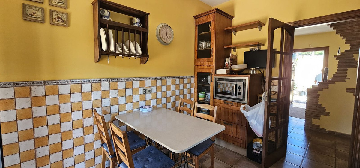 5 Bed Townhouse for sale in El Rosario Costa Del Sol, Málaga, Spain