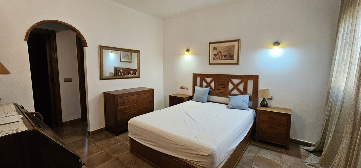 5 Bed Townhouse for sale in El Rosario Costa Del Sol, Málaga, Spain