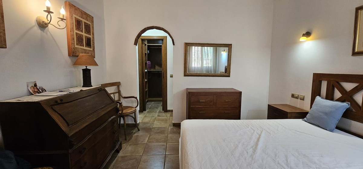 5 Bed Townhouse for sale in El Rosario Costa Del Sol, Málaga, Spain
