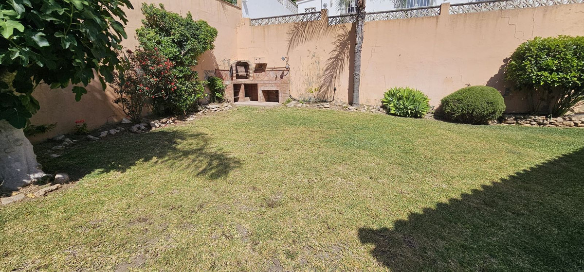 5 Bed Townhouse for sale in El Rosario Costa Del Sol, Málaga, Spain