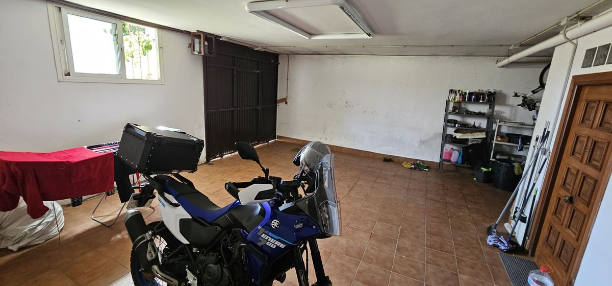 5 Bed Townhouse for sale in El Rosario Costa Del Sol, Málaga, Spain