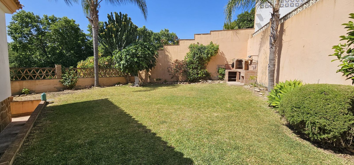 5 Bed Townhouse for sale in El Rosario Costa Del Sol, Málaga, Spain