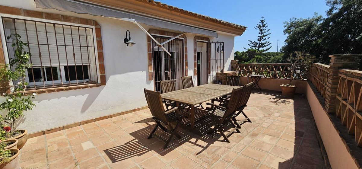 5 Bed Townhouse for sale in El Rosario Costa Del Sol, Málaga, Spain