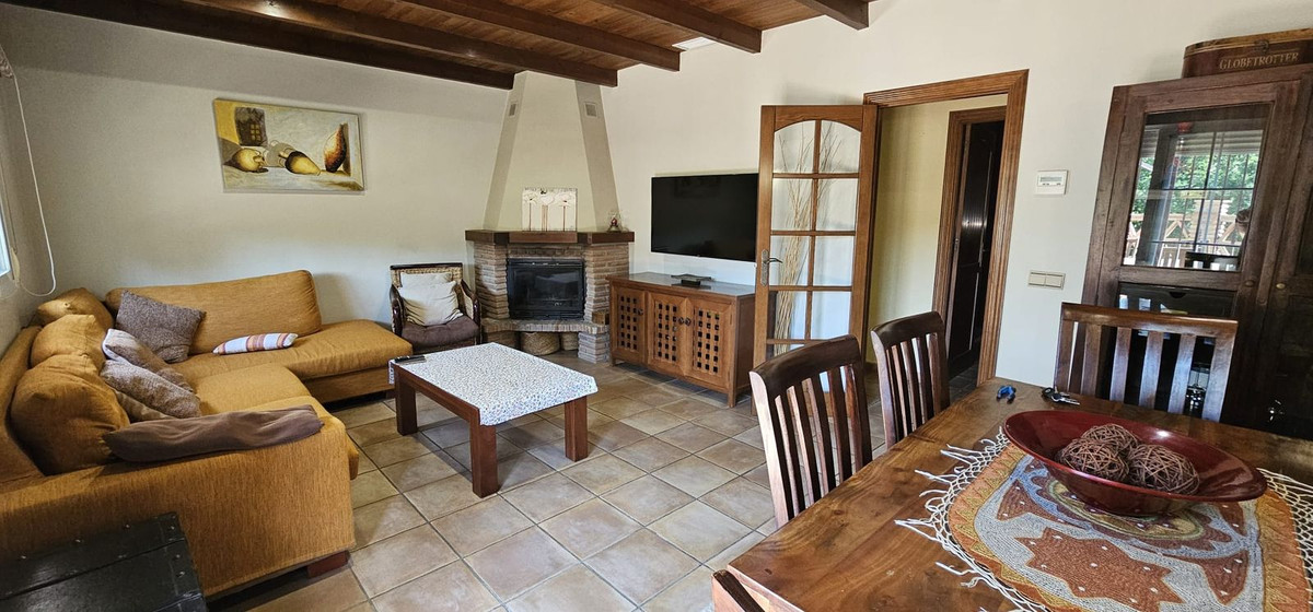5 Bed Townhouse for sale in El Rosario Costa Del Sol, Málaga, Spain