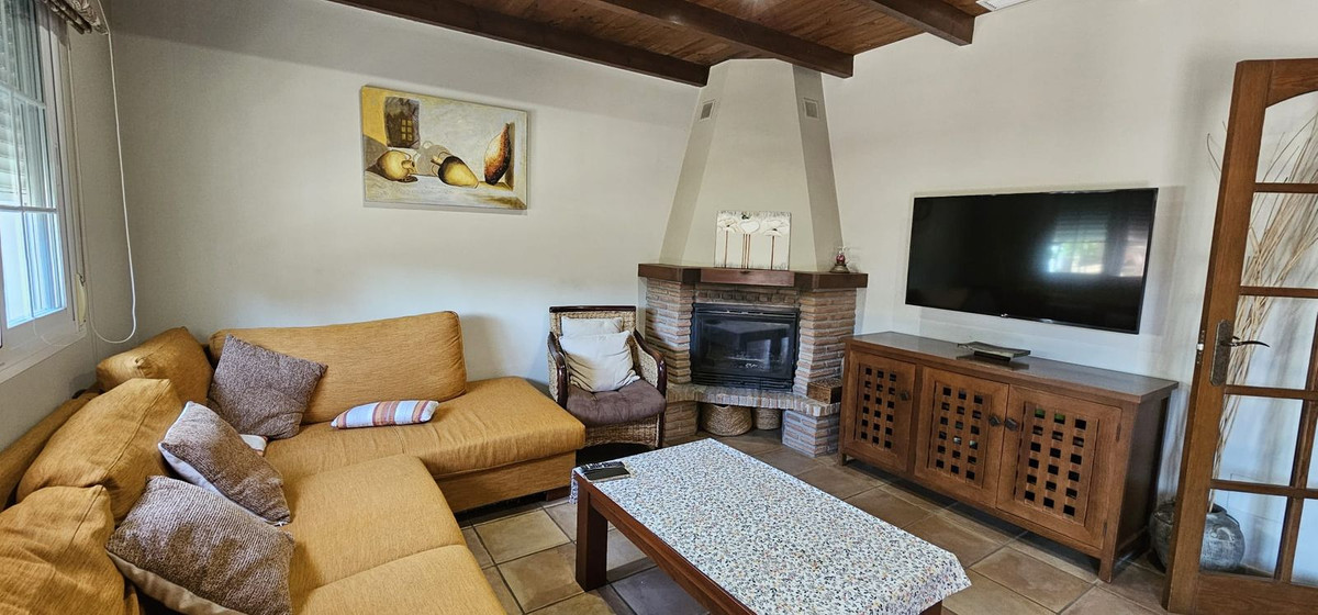 5 Bed Townhouse for sale in El Rosario Costa Del Sol, Málaga, Spain