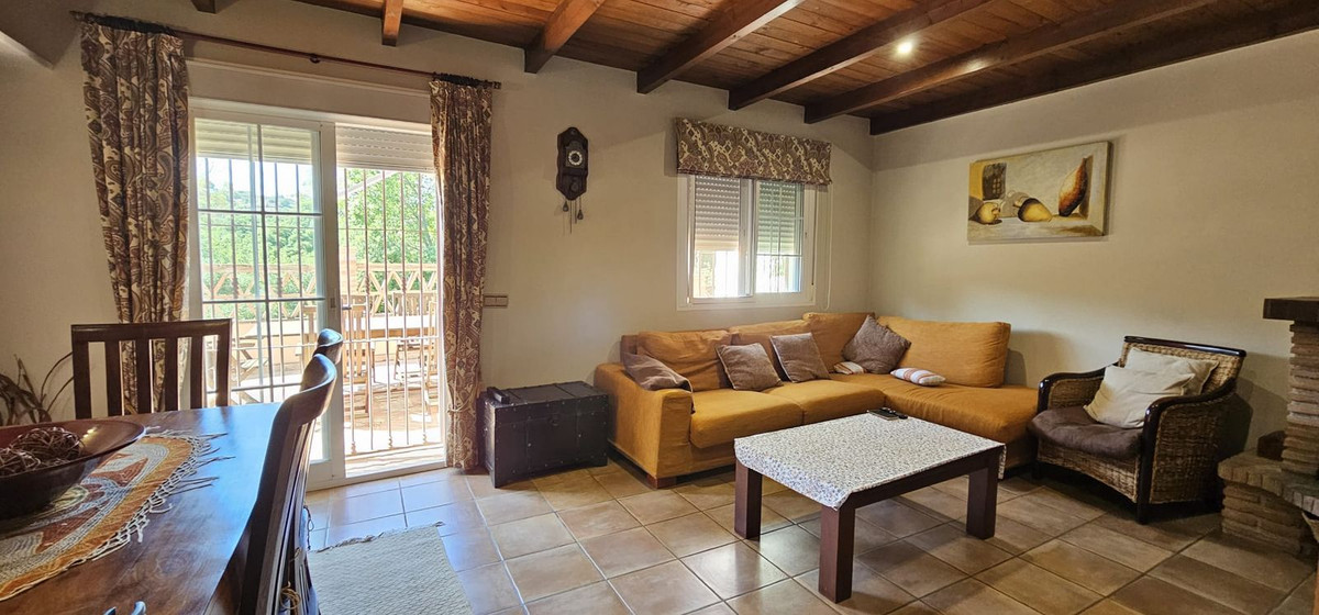 5 Bed Townhouse for sale in El Rosario Costa Del Sol, Málaga, Spain