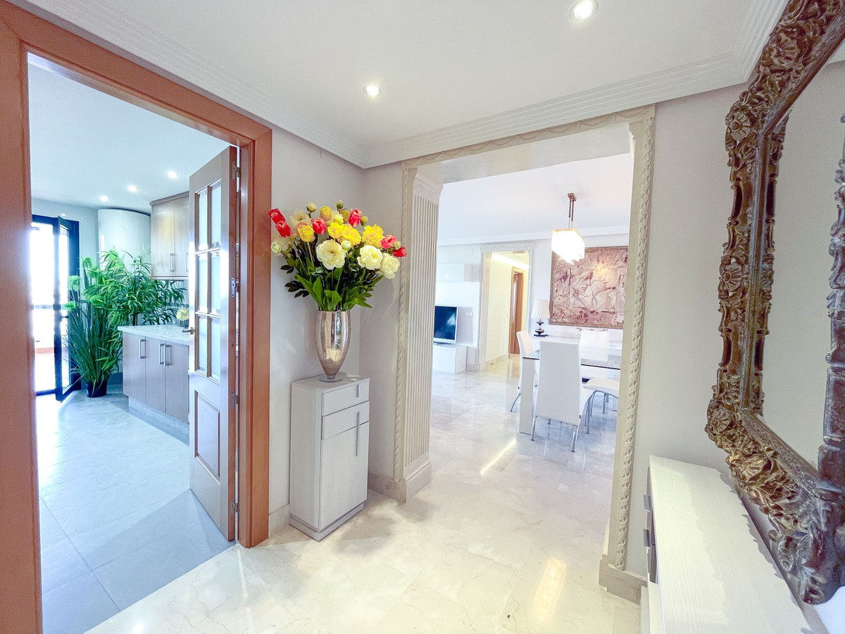 3 Bed Apartment for sale in San Pedro De Alcántara Costa Del Sol, Málaga, Spain