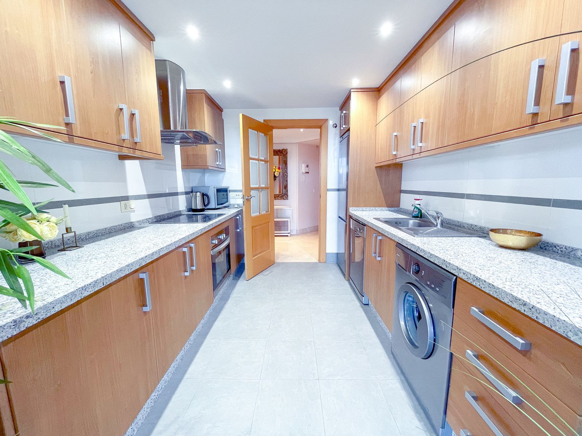 3 Bed Apartment for sale in San Pedro De Alcántara Costa Del Sol, Málaga, Spain